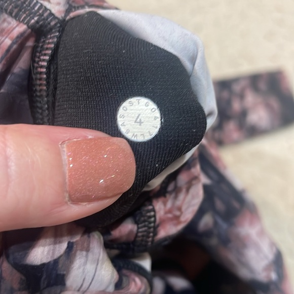 Lululemon Frosted Rose High Rise Legging 💪🏻🌹 - Picture 5 of 6